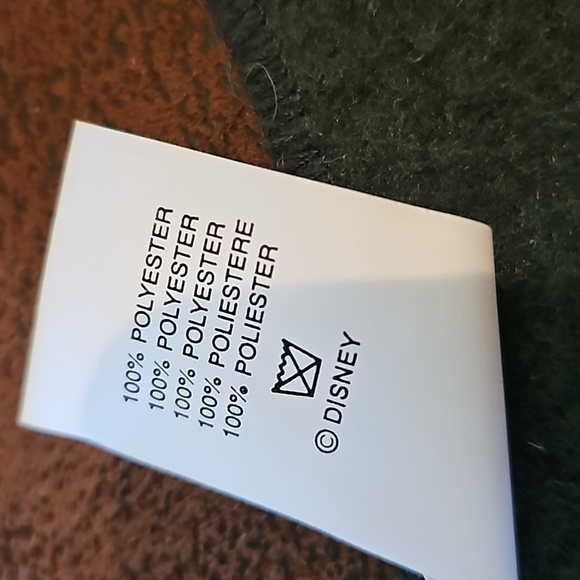 Winnie the Pooh and Tigger fleece scarf and gloves - Picture 10 of 11